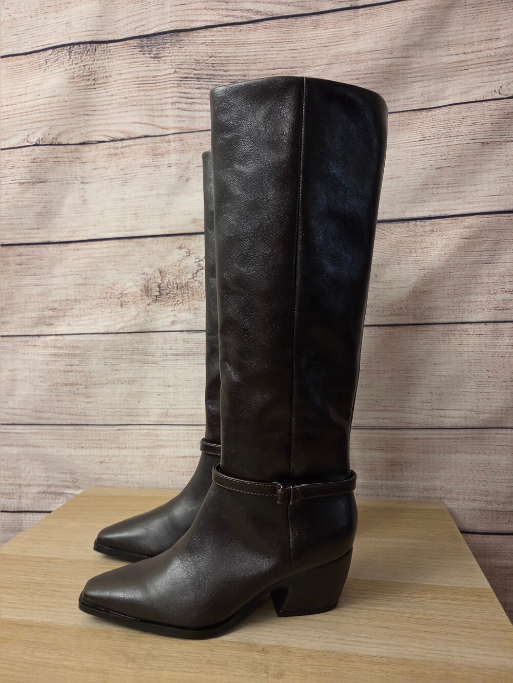 Vanesha Knee High Boot
Franco Sarto.